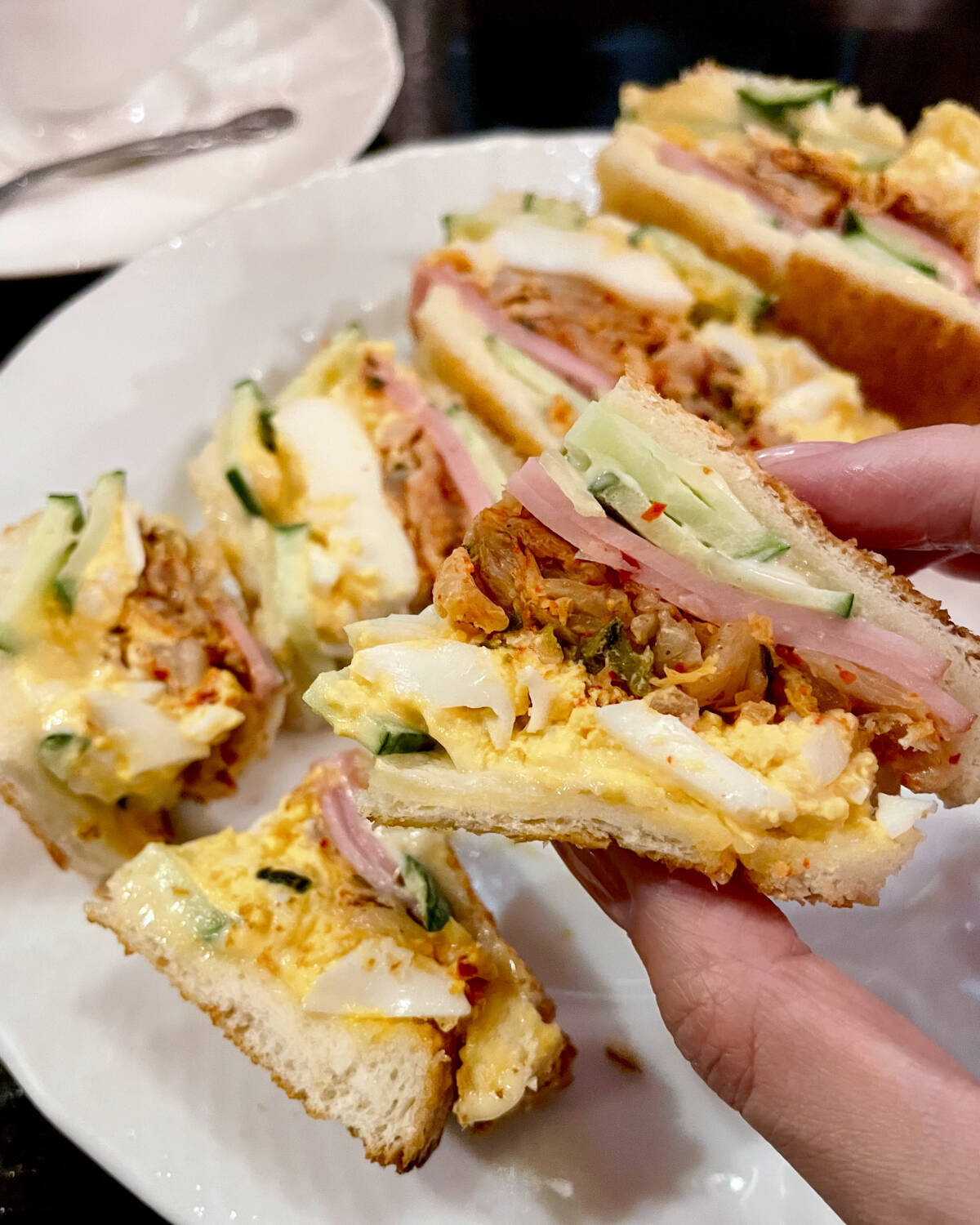 【大阪鶴橋グルメ】創業46年の純喫茶『珈琲館ロックヴィラ』の名物「特製キムチサンド」がおいしい理由