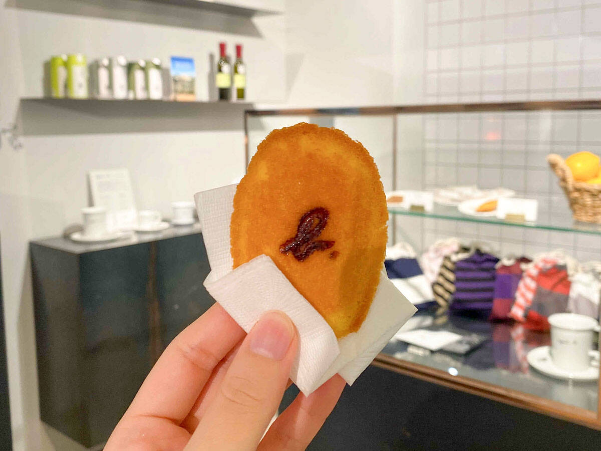 【銀座カフェ】路地裏でひと息。ブランドの世界観を味わう『アニエスベーカフェ』は居心地いい空間