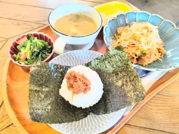 「【福岡みやげ】花屋兼カフェが手がけるこだわりのローズシロップの魅力とは」の画像