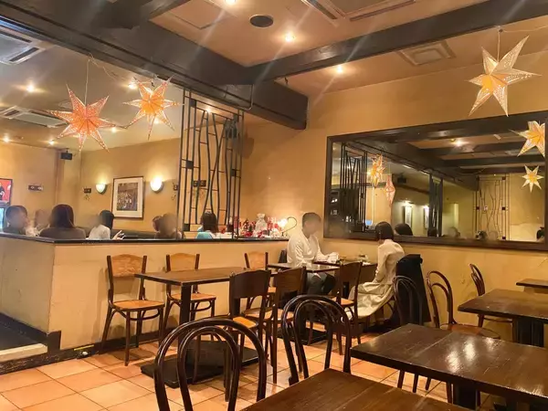 「【新宿カフェ】ホテル下に広がるレトロ空間。『カフェ ラ ヴォワ』のチーズケーキ」の画像