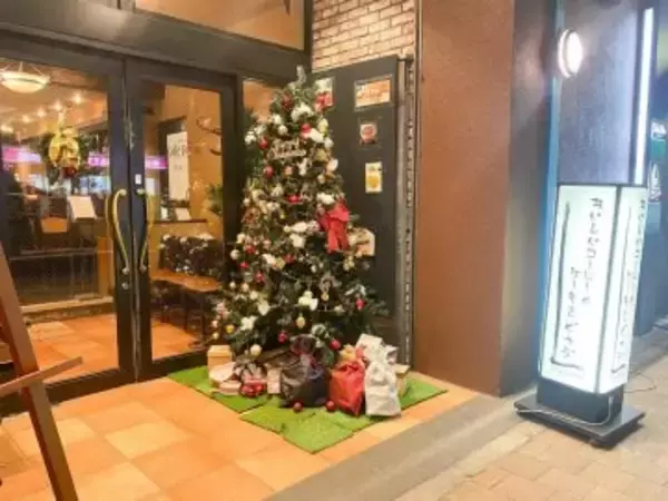 「【新宿カフェ】ホテル下に広がるレトロ空間。『カフェ ラ ヴォワ』のチーズケーキ」の画像