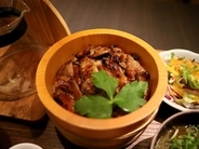 【大阪ランチ】行列でも並びたい感動の旨さ！『豚と炭火。こぶた家』で“ぶたまぶし”を食べてきた