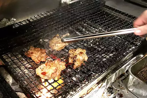 「【大阪ランチ】行列でも並びたい感動の旨さ！『豚と炭火。こぶた家』で“ぶたまぶし”を食べてきた」の画像