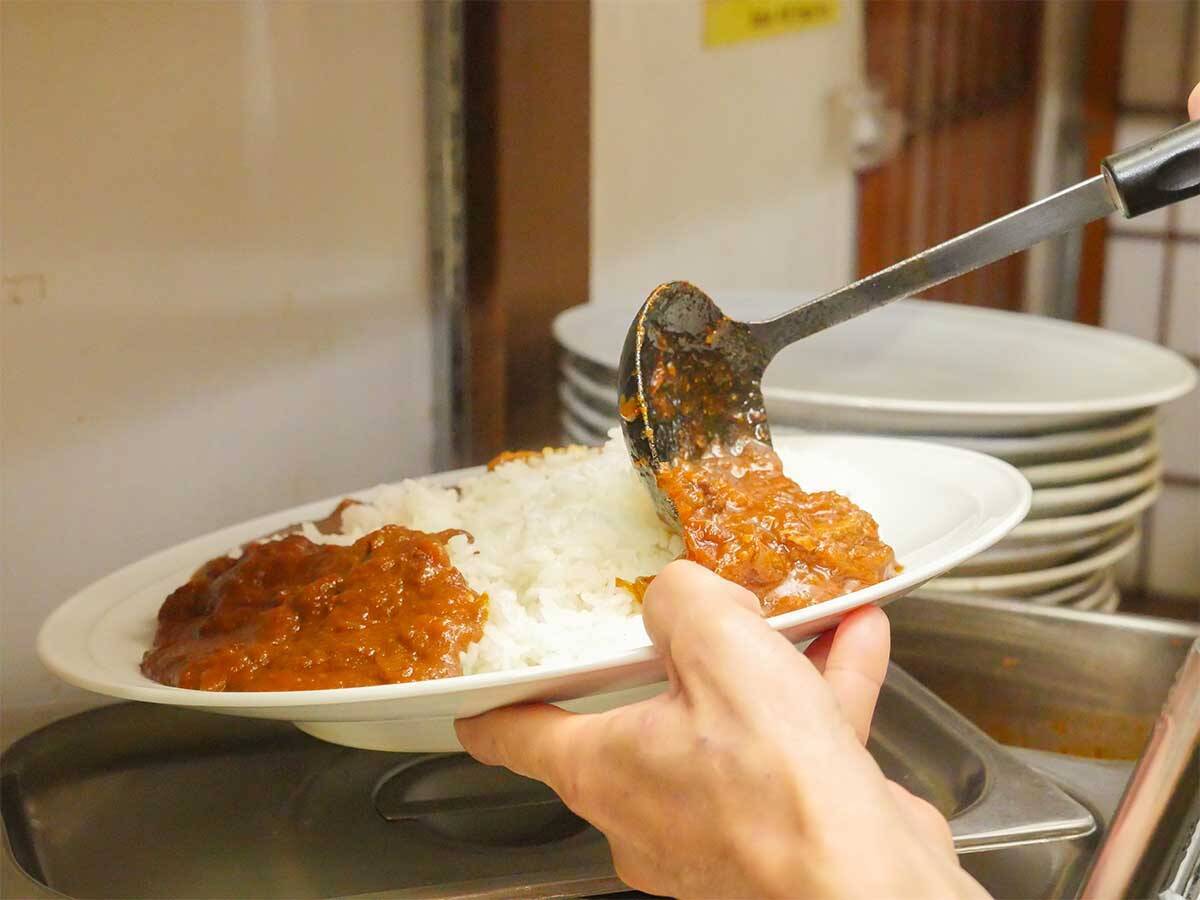 衝撃のデカ盛り1kgカレー 東小金井の サイのツノ で3種のルーがウマい カレートライアングル大盛り を食べてきた 22年7月4日 エキサイトニュース 2 3