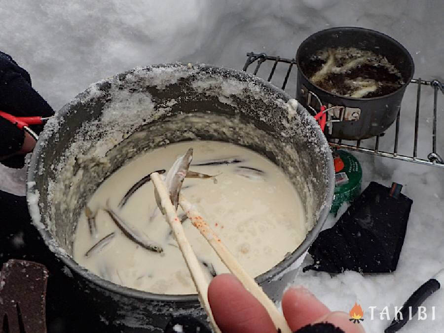 釣り そとごはん 厳冬の朱鞠内湖 氷上でイトウを狙う ワカサギ釣りが楽しかった話 年4月5日 エキサイトニュース 5 5