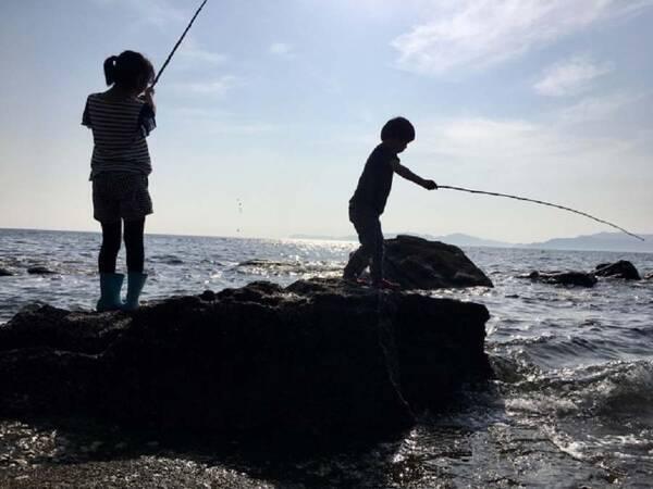 夏場は 家族で釣りはいかがですか 海釣りのできる全国のキャンプ場11選 年8月9日 エキサイトニュース