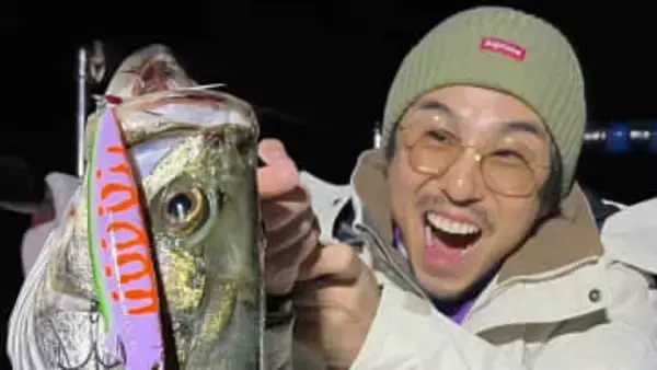 【 中尾明慶 】「人生初のランカーシーバス　めちゃくちゃ嬉しい！」船上で輝く80cm超え大物釣り