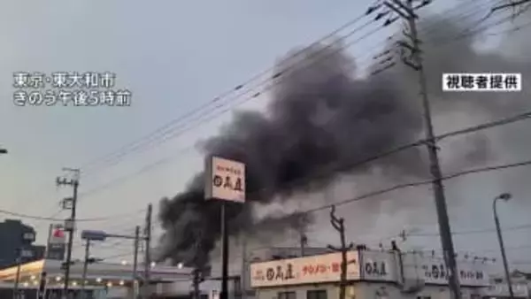 「車が燃えている」と119番通報　東京・東大和市で2階建て店舗兼事務所など4棟焼ける火事