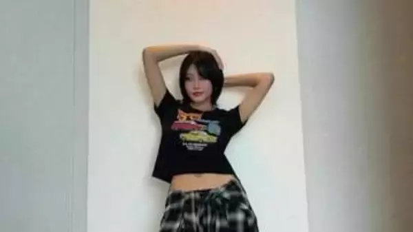 【 王林 】15パターンのオフショットを公開　「共通して言えるのは脚の長さが際立ってる」多くの絶賛の声