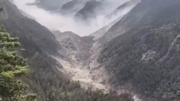 中国とネパール国境で土石流　中国側では3人死亡 558人が行方不明