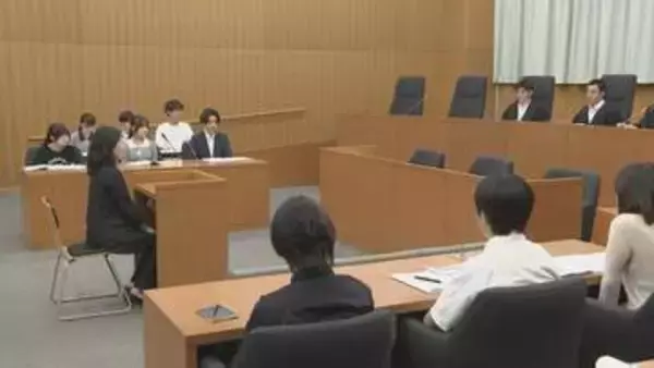 「裁判でどれだけ悩むか体感を」中高生らが本物さながらの法廷で架空の殺人未遂事件を審理 現役の弁護士や裁判官がサポート 司法教育支援協会が主催