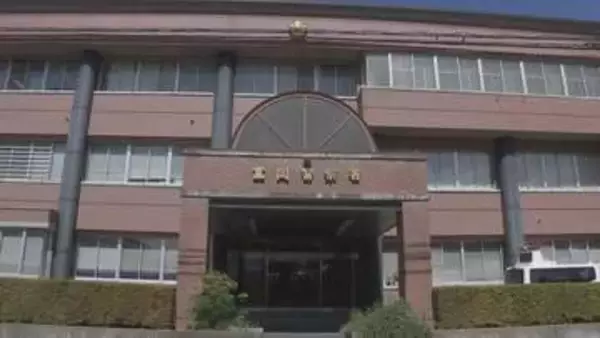 第4種踏切でトラクターと電車が衝突　けが人なし　群馬・富岡市