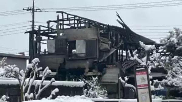 東京・稲城市の2階建て住宅が全焼　焼け跡から性別不明の2人の遺体