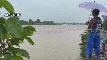 フィリピンで大雨による土砂崩れなどで17人死亡　台風9号などの影響