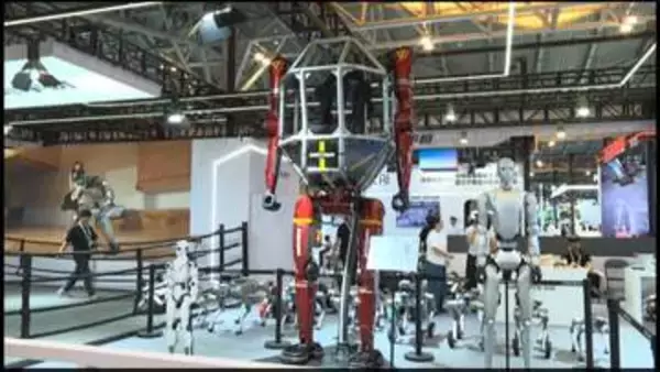 世界初「人が乗れる変形ロボット」も！中国で過去最大規模のAI展示会　開会式には習近平主席も初出席…その「思惑」は？