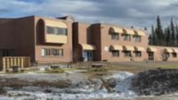 カナダ西部の学校銃撃事件　容疑者は地元に住む18歳女　自宅で母親や弟も殺害か　8人死亡