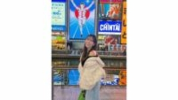 【 穂川果音 】　大阪・道頓堀で「グリコサイン」バックにオフショットを公開　「大阪行ったらグリコと絶対一緒に写真を撮りたい人です」