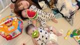 「【 中川翔子 】双子と「ベビーサークルでゴロゴロ」まったり幸せ時間　フォロワー反応「ベビーサークルの中が夢の国すぎる」」の画像1