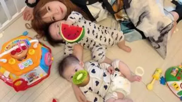 【 中川翔子 】双子と「ベビーサークルでゴロゴロ」まったり幸せ時間　フォロワー反応「ベビーサークルの中が夢の国すぎる」