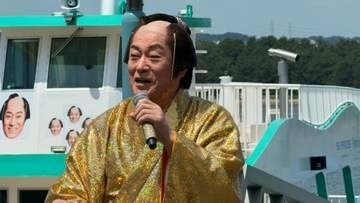 【 松平健 】わずか5分のトークショー ブーイングにも動じず マツケン様 数百人規模ファンを引き連れ〝大名行列〟状態 額に汗を光らせ、たっぷりファンサ