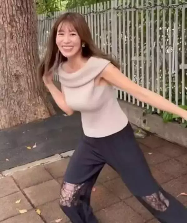 【 中川安奈 】　ダンス動画を公開　「みんながやってるこれ、可愛いからまねしたくて何回も練習したんだけどなんか違う...」「誰かコツを教えてください」