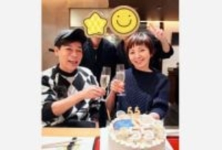 【 名倉潤 】　 妻・渡辺満里奈さん「55回目の誕生日」　笑顔の家族ショット公開　「感謝しかないです。これからもよろしくね」
