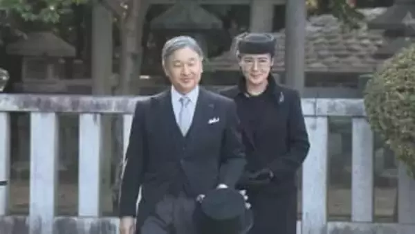 天皇皇后両陛下　三笠宮妃百合子さまの墓に玉串捧げ拝礼　豊島岡墓地