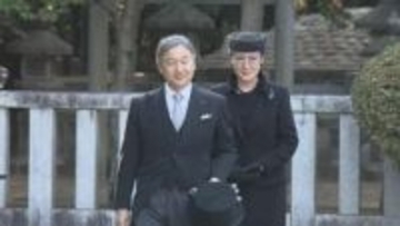 天皇皇后両陛下　三笠宮妃百合子さまの墓に玉串捧げ拝礼　豊島岡墓地