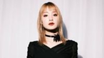 【 剛力彩芽 】 「美しくて上品で優雅でした」　ファッションショーで魅せた　金髪に黒いロングドレスのショット公開