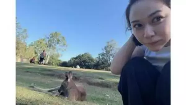 【 村重杏奈 】　オーストラリアで詰め込み撮影　「コアラTime 5分　カンガルーTime3分でした！」　最新写真集発売に　「500万冊くらい売れてほしい」