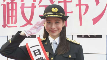 【野崎萌香】地元・麻布で一日警察署長　“ザリガニ釣り” が幼少期の思い出