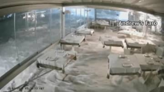 建物に迫りくる波！イタリア・シチリア島で“海辺のレストラン”を高潮が襲う　フランスでは大洪水も