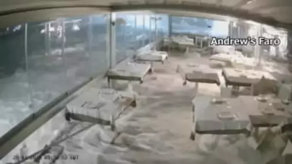 建物に迫りくる波！イタリア・シチリア島で“海辺のレストラン”を高潮が襲う　フランスでは大洪水も