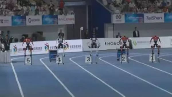 人型ロボットが陸上100メートルの新記録を更新　8秒64を叩き出す　中国・ロボット運動会　人類最速のウサイン･ボルト選手“9秒58”を大幅に更新