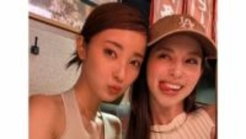 【 中条あやみ 】 「ハイカロリー共犯者」と仲良し2ショット　ユニークな「食べ過ぎ自己満写真」を一挙公開