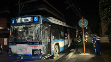 千葉・船橋で路線バスの単独事故　乗客5人が腰などの痛みを訴え病院に搬送