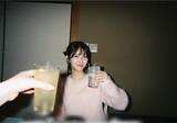 「【 浜辺美波 】　親友とプチ旅行　プライベートショットを披露　「美味しいご飯をいただいて、カラオケしちゃって」「今度は何県に行こうか」」の画像1