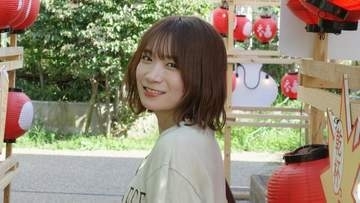 【 秋元真夏 】「お誕生日でした～！」「33って数字がかわいい」夕涼みちょうちんに囲まれスマイル　フォロワーから祝福続々