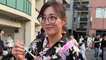 【 角田夏実 】「お祭り行きたい！！！と思って実家から浴衣を引っ張り出してきた」レアなメガネ＆浴衣ショットに「どちらも似合う」「めちゃくちゃ可愛い」