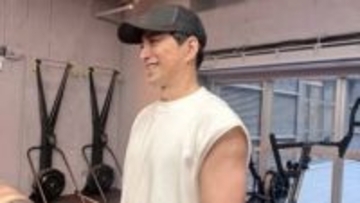 【 大沢たかお 】巨大ウェイト相手にジムワーク　筋肉にフォロワーメロメロ「逞しい腕に、キュートな笑顔」「抱きつきたい」
