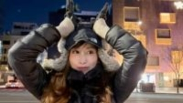 【 中川安奈 】初の韓国で街を散策「あんにょんはせよ　タッチパネルは小指でいく派の中川です！」