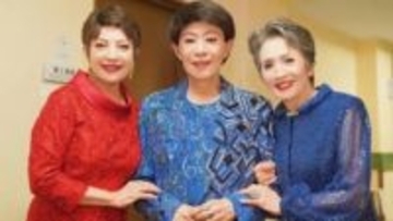 【 美川憲一 】鳳蘭・安奈淳と共演　安奈淳のエスコートに「本当に優しい人よ～」腕に手を添えられてステージへ