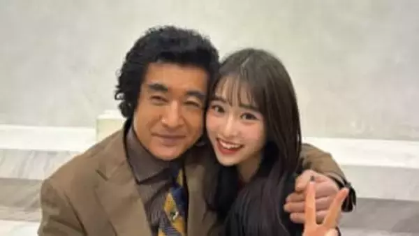 【藤岡弘、の三女・藤岡舞衣】「「世界一大好きなお父さん！」父・藤岡弘、の80歳をお祝い 顔をくっつけたツーショット写真を公開