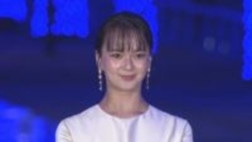 【 多部未華子 】　東京・渋谷　「青の洞窟」点灯式に出席　「実は去年も見に来ていました」