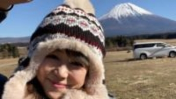 【 リンドバーグ 】渡瀬マキさん「初デイキャン」は富士山の麓で着ぶくれ大ジャンプ　ビール掲げてご満悦