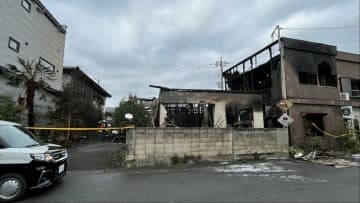 木造2階建て住宅など計4棟燃える　火元となった全焼住宅から遺体発見　住人の80代女性か　群馬・富岡市