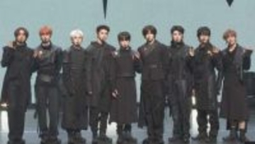 【 &TEAM 】　6カ月ぶりリリースに合わせ　EJ気合いの炎カラーヘア　制作合間にメンバー同士でサッカー練習