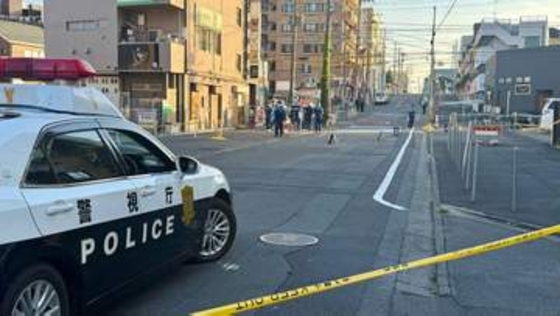 【速報】東京・福生市　男性が胸を刃物で刺され死亡　刺した男は逃走中　警視庁が殺人事件として男の行方を追う