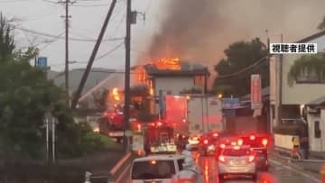 「落雷の音を聞いて、外に出たら2階から火が出ていた」住宅で火事　落雷が原因か　出火当時は雷注意報　群馬・高崎市