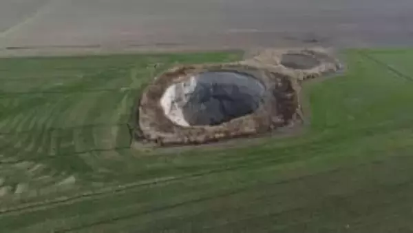 トルコ　農業地帯に巨大な陥没穴が出現 約700か所　雨不足など影響か